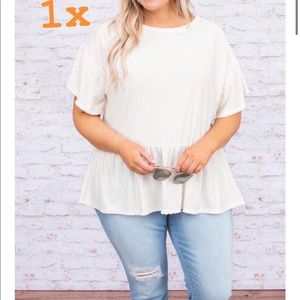 PLUS SIZE CHIC WHITE TOP